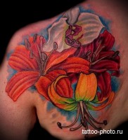 цветные орхидеи в женской тату на спину