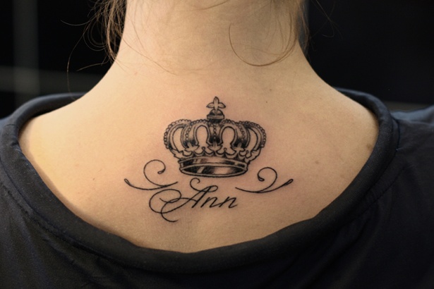 Татуировки корона с именем Анна