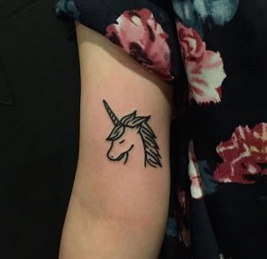 фото тату единорог от 14.11.2017 №020 - unicorn tattoo - tattoo-photo.ru