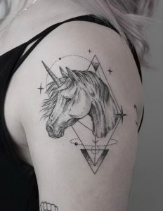 фото тату единорог от 14.11.2017 №053 - unicorn tattoo - tattoo-photo.ru