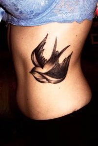 фото тату ласточка от 18.11.2017 №006 - tattoo swallow - tattoo-photo.ru