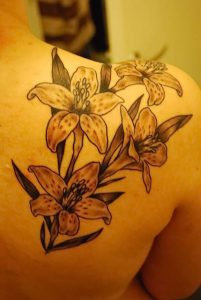 фото тату лилия от 19.11.2017 №027 - tattoo lily - tattoo-photo.ru