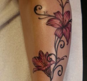 фото тату лилия от 19.11.2017 №046 - tattoo lily - tattoo-photo.ru