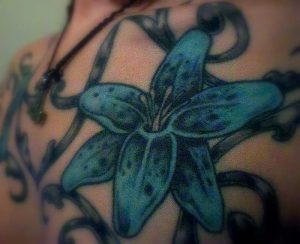 фото тату лилия от 19.11.2017 №055 - tattoo lily - tattoo-photo.ru