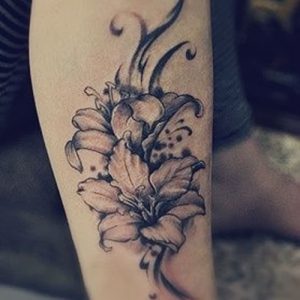 фото тату лилия от 19.11.2017 №121 - tattoo lily - tattoo-photo.ru