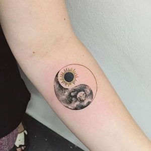 фото тату луна от 19.11.2017 №013 - tattoo moon - tattoo-photo.ru
