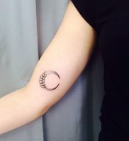 фото тату луна от 19.11.2017 №017 — tattoo moon — tattoo-photo.ru