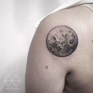 фото тату луна от 19.11.2017 №041 - tattoo moon - tattoo-photo.ru