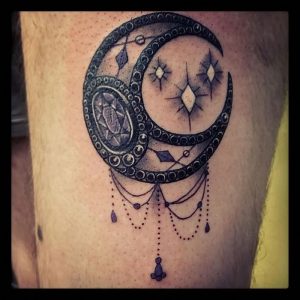 фото тату луна от 19.11.2017 №043 - tattoo moon - tattoo-photo.ru