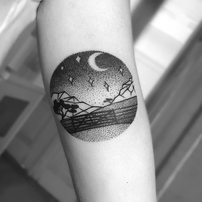 фото тату луна от 19.11.2017 № 059 - tattoo moon - tattoo-photo.ru.