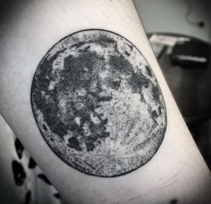фото тату луна от 19.11.2017 №069 - tattoo moon - tattoo-photo.ru