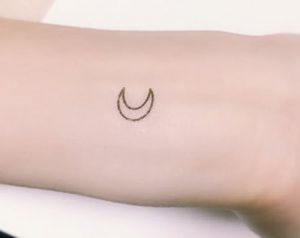 фото тату луна от 19.11.2017 №070 - tattoo moon - tattoo-photo.ru
