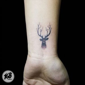 фото тату Олень от 15.11.2017 №012 - tattoo Deer - tattoo-photo.ru