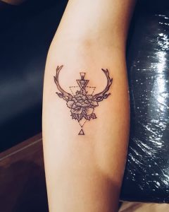 фото тату Олень от 15.11.2017 №080 - tattoo Deer - tattoo-photo.ru