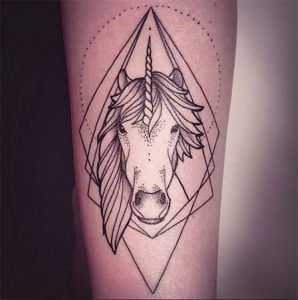 фото тату единорог от 14.11.2017 №005 - unicorn tattoo - tattoo-photo.ru