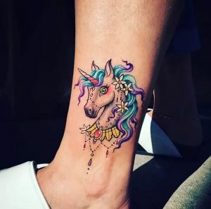 фото тату единорог от 14.11.2017 №023 - unicorn tattoo - tattoo-photo.ru