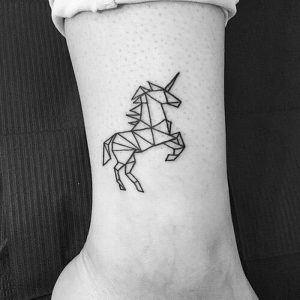 фото тату единорог от 14.11.2017 №051 - unicorn tattoo - tattoo-photo.ru