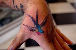 фото тату ласточка от 18.11.2017 №032 - tattoo swallow - tattoo-photo.ru