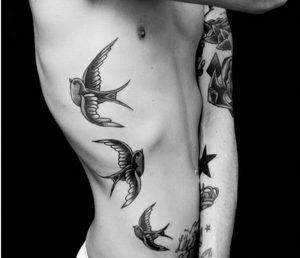 фото тату ласточка от 18.11.2017 №038 - tattoo swallow - tattoo-photo.ru