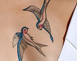 фото тату ласточка от 18.11.2017 №045 - tattoo swallow - tattoo-photo.ru