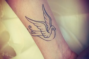 фото тату ласточка от 18.11.2017 №057 - tattoo swallow - tattoo-photo.ru