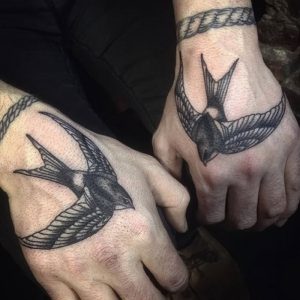 фото тату ласточка от 18.11.2017 №081 - tattoo swallow - tattoo-photo.ru