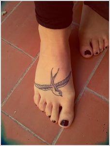 фото тату ласточка от 18.11.2017 №084 - tattoo swallow - tattoo-photo.ru