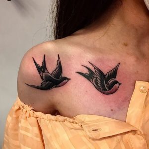 фото тату ласточка от 18.11.2017 №089 - tattoo swallow - tattoo-photo.ru