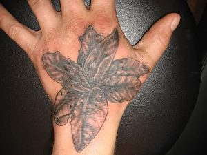 фото тату лилия от 19.11.2017 №047 - tattoo lily - tattoo-photo.ru