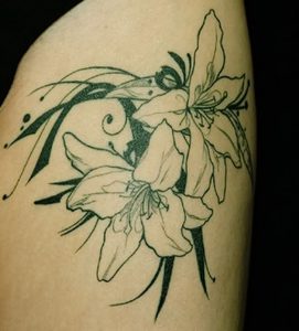 фото тату лилия от 19.11.2017 №069 - tattoo lily - tattoo-photo.ru