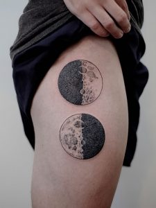 фото тату луна от 19.11.2017 №008 - tattoo moon - tattoo-photo.ru