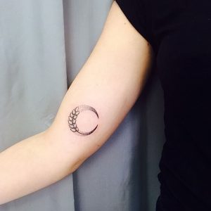 фото тату луна от 19.11.2017 №017 - tattoo moon - tattoo-photo.ru