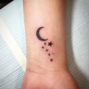фото тату луна от 19.11.2017 №020 - tattoo moon - tattoo-photo.ru
