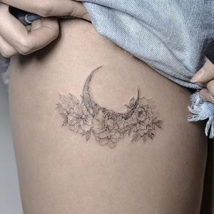 фото тату луна от 19.11.2017 №023 - tattoo moon - tattoo-photo.ru
