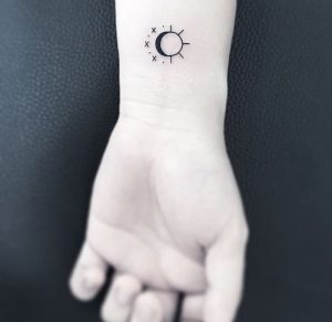 фото тату луна от 19.11.2017 №028 - tattoo moon - tattoo-photo.ru