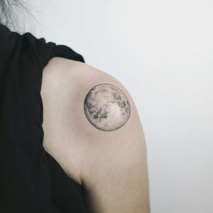 фото тату луна от 19.11.2017 №032 - tattoo moon - tattoo-photo.ru