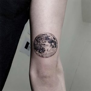 фото тату луна от 19.11.2017 №033 - tattoo moon - tattoo-photo.ru