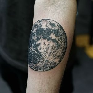 фото тату луна от 19.11.2017 №036 - tattoo moon - tattoo-photo.ru