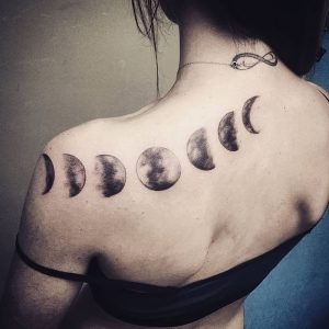 фото тату луна от 19.11.2017 №039 - tattoo moon - tattoo-photo.ru