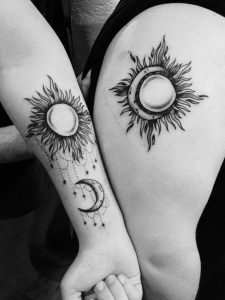 фото тату луна от 19.11.2017 №040 - tattoo moon - tattoo-photo.ru