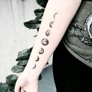 фото тату луна от 19.11.2017 №049 - tattoo moon - tattoo-photo.ru