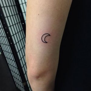 фото тату луна от 19.11.2017 №050 - tattoo moon - tattoo-photo.ru
