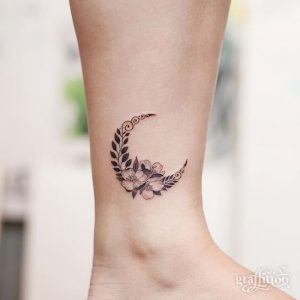 фото тату луна от 19.11.2017 №064 - tattoo moon - tattoo-photo.ru
