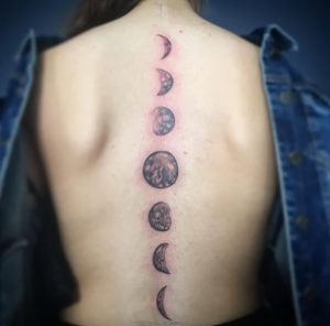 фото тату луна от 19.11.2017 №080 - tattoo moon - tattoo-photo.ru