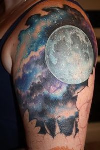 фото тату луна от 19.11.2017 №084 - tattoo moon - tattoo-photo.ru