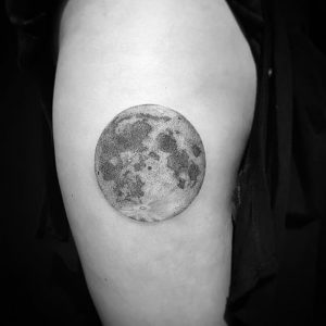фото тату луна от 19.11.2017 №086 - tattoo moon - tattoo-photo.ru