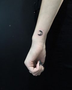 фото тату луна от 19.11.2017 №089 - tattoo moon - tattoo-photo.ru