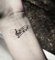 фото тату с нотами от 16.11.2017 №010 — tattoo with notes — tattoo-photo.ru
