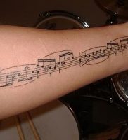 фото тату с нотами от 16.11.2017 №013 — tattoo with notes — tattoo-photo.ru