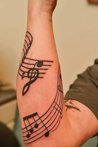 фото тату с нотами от 16.11.2017 №049 - tattoo with notes - tattoo-photo.ru